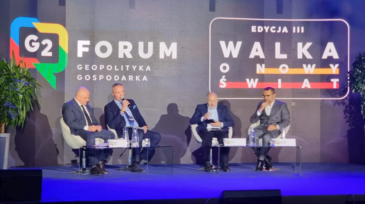 Konferansjer panel dyskusyjny